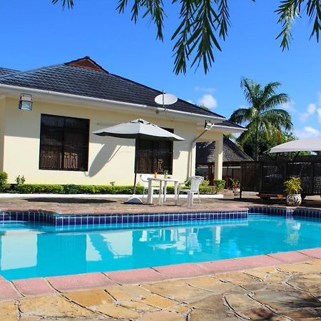 Idc Guest House Bagamoyo Esterno foto