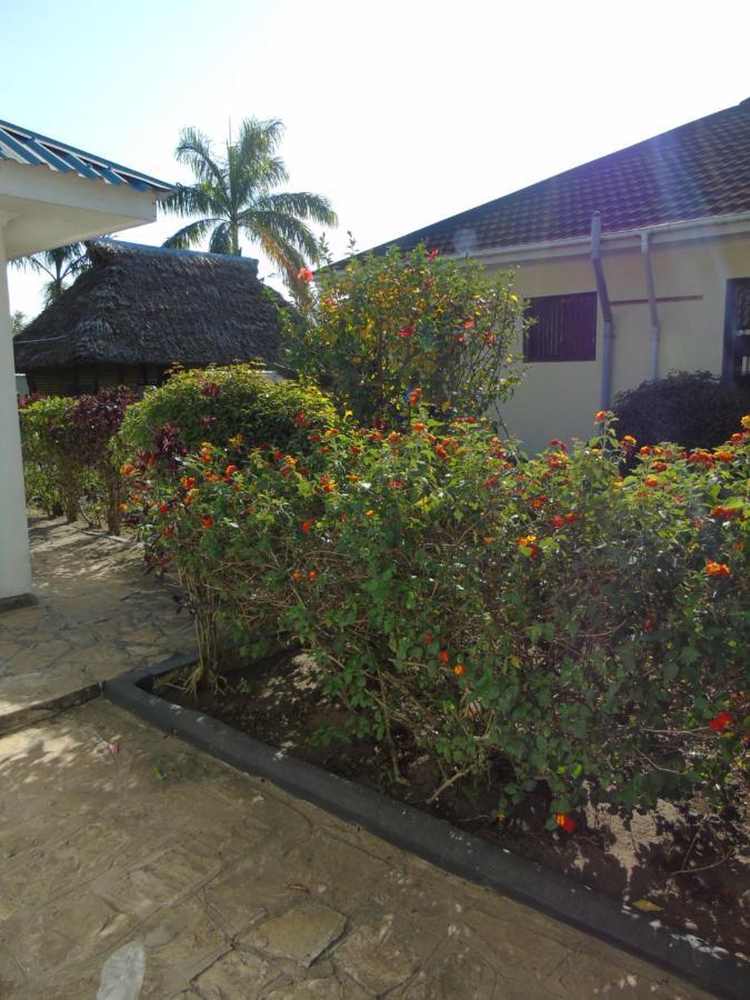 Idc Guest House Bagamoyo Esterno foto