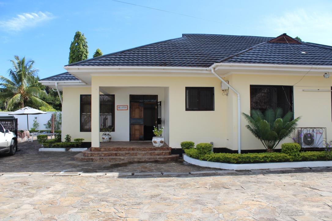 Idc Guest House Bagamoyo Esterno foto