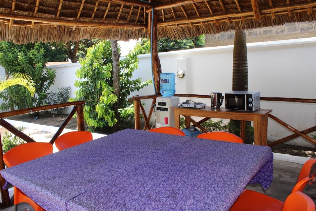 Idc Guest House Bagamoyo Esterno foto
