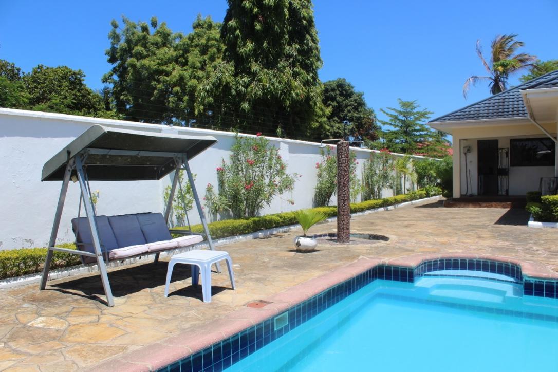 Idc Guest House Bagamoyo Esterno foto